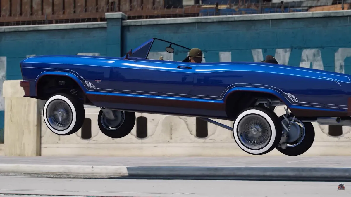 GTA 5: The blue lowrider bounces on its own
