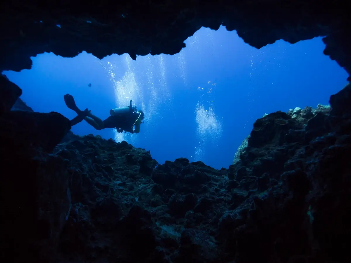 Cave scuba diving