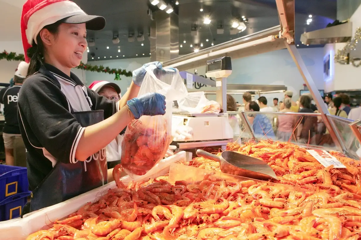 People buying fresh seafood at Sydney Fish Markets on Christmas Eve. Sydney, Australia.