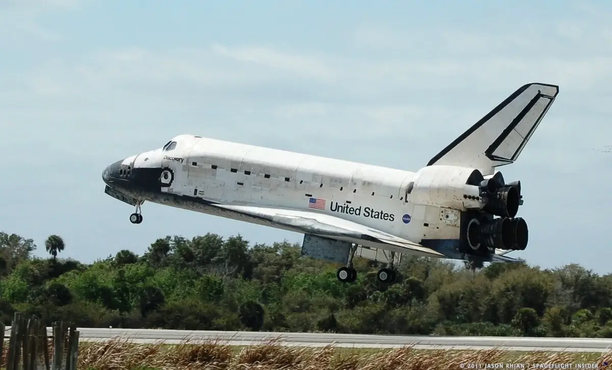 Space Shuttle on the landing strip