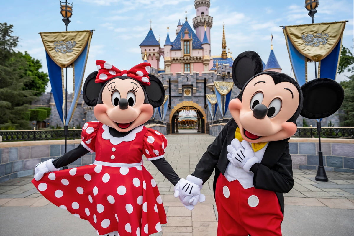 New Mickey and Minnie 2023 Holiday Outfits Revealed and More Coming to  Disneyland