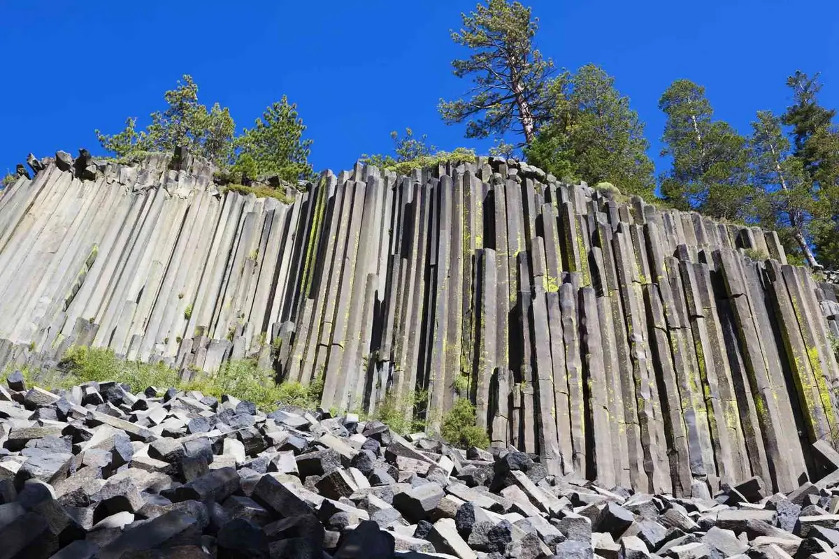 Basalt column formations