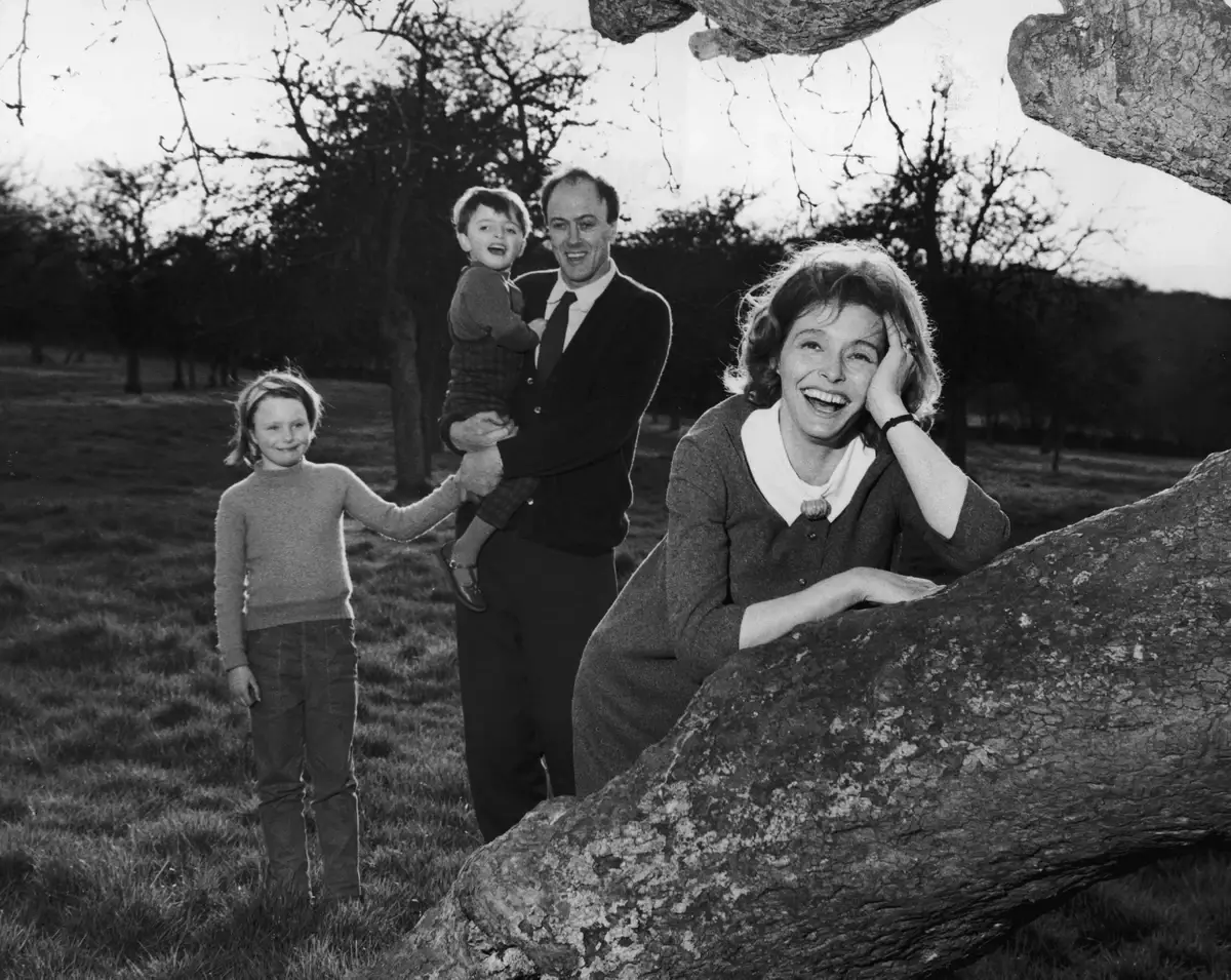 Roald Dahl and Patricia Neal with kids