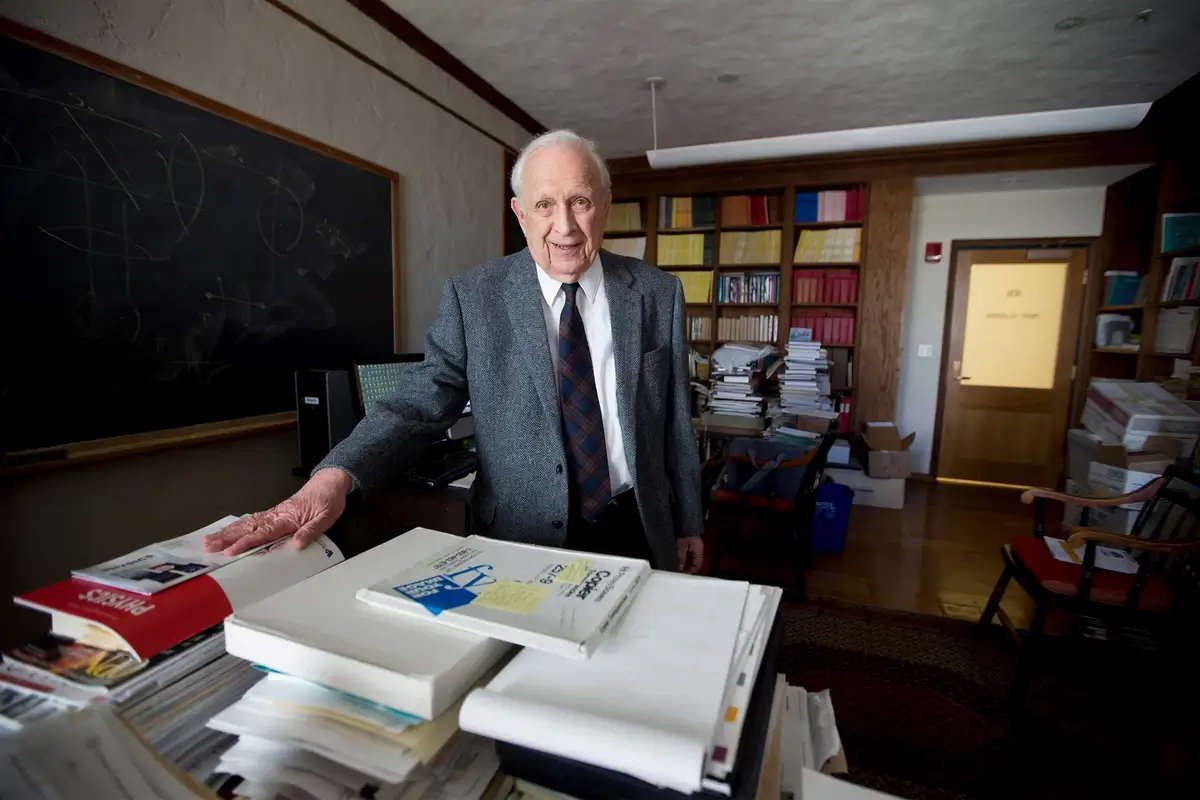 Roy Glauber, Nobel Laureate in Physics and alumnus of Harvard University