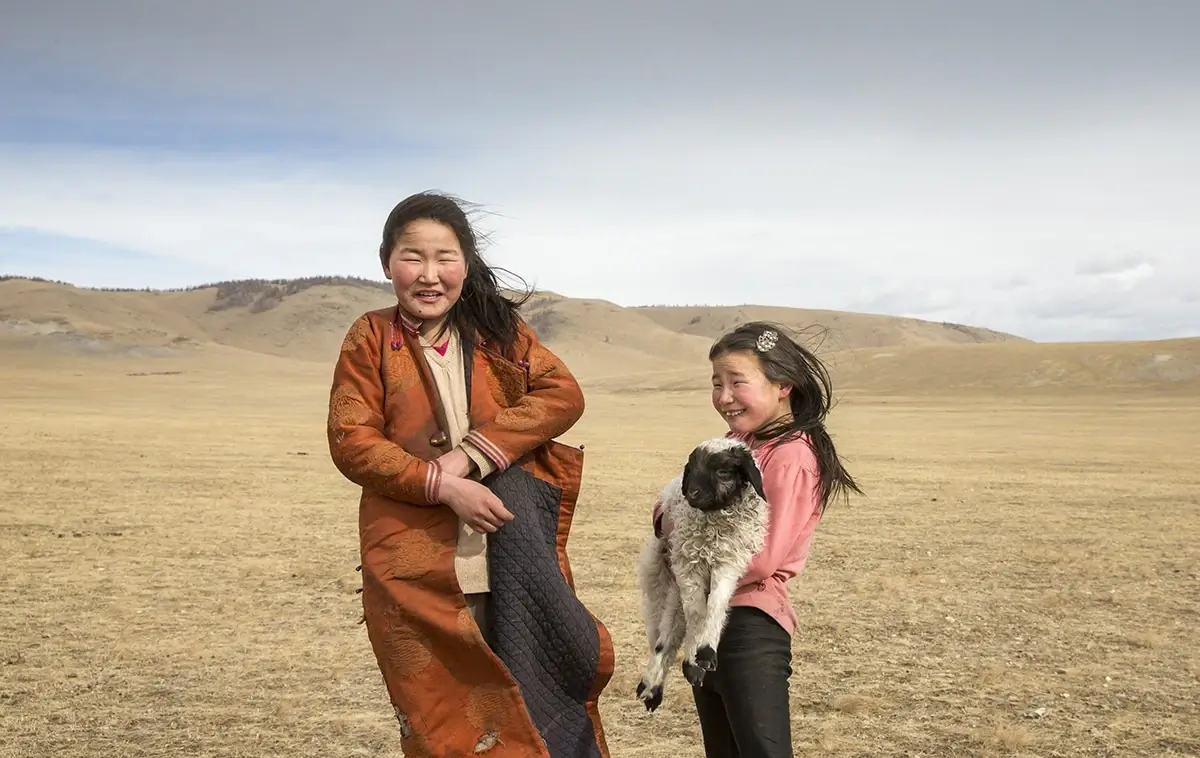 Mother and daughter, Mongolia, Gobi desert