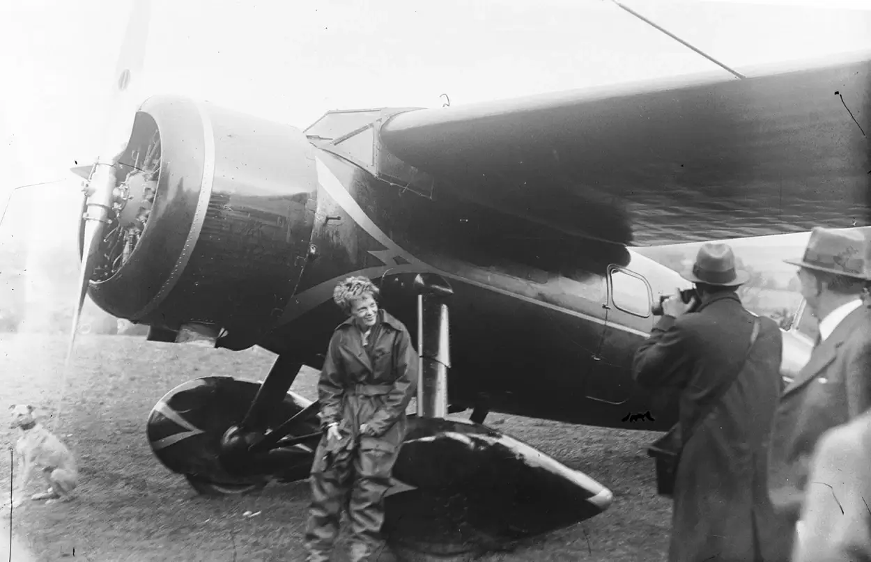 Amelia Earhart next to her Lockheed Vega