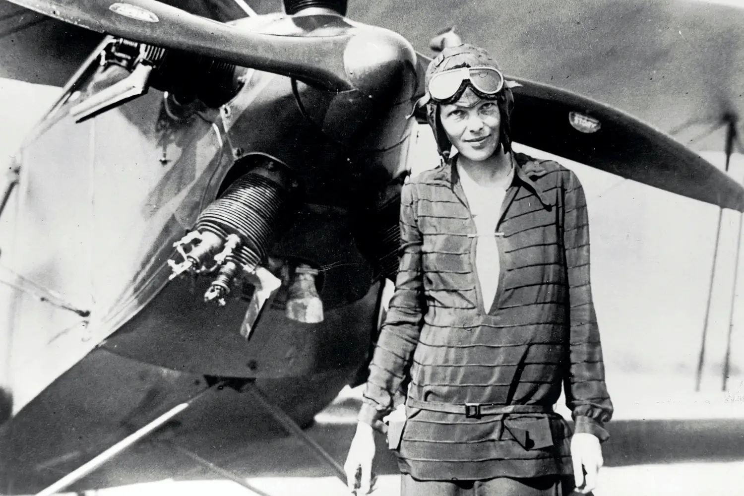 Amelia Earhart with her Kinner Airster