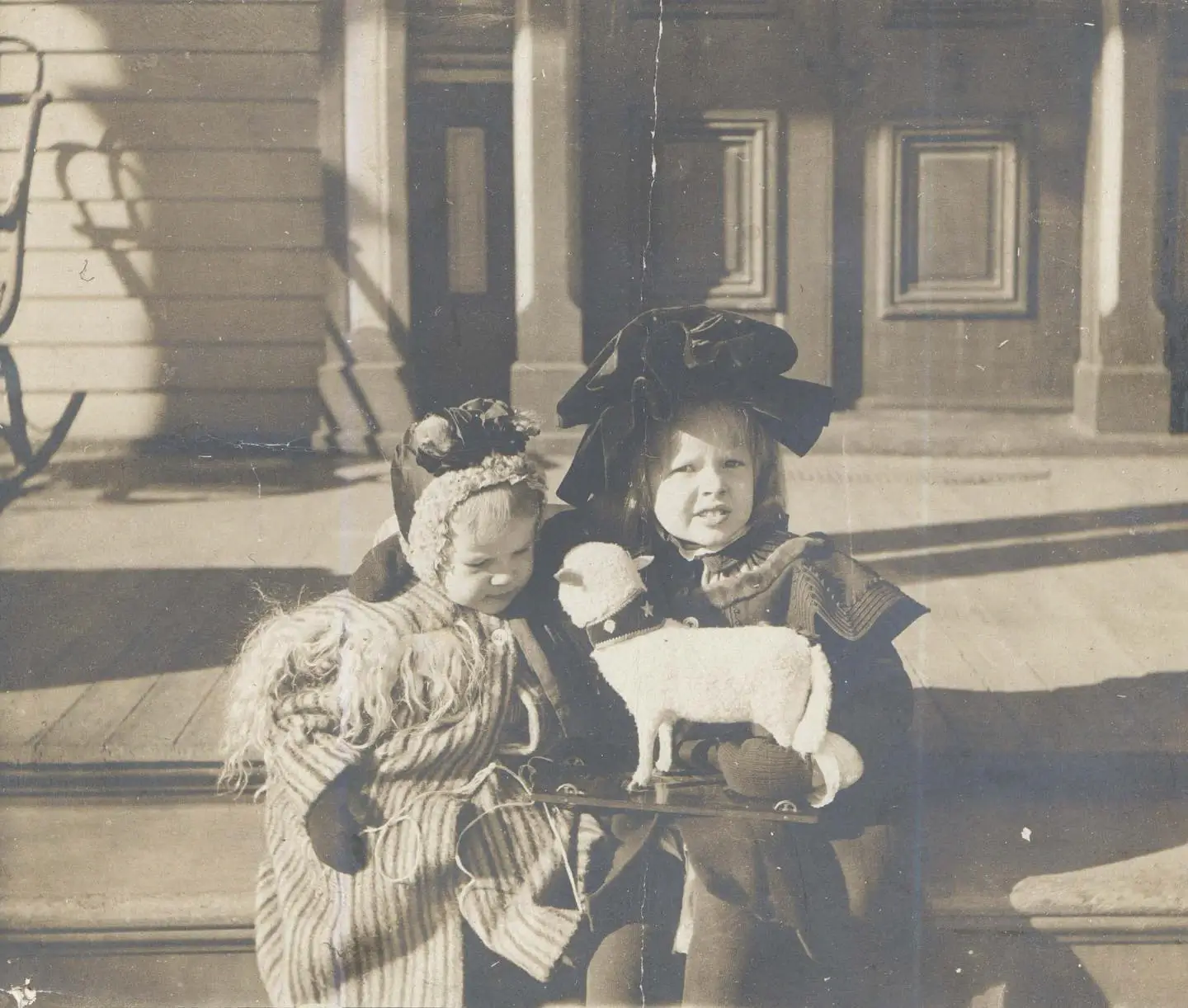 Amelia Earhart with her sister Grace Muriel